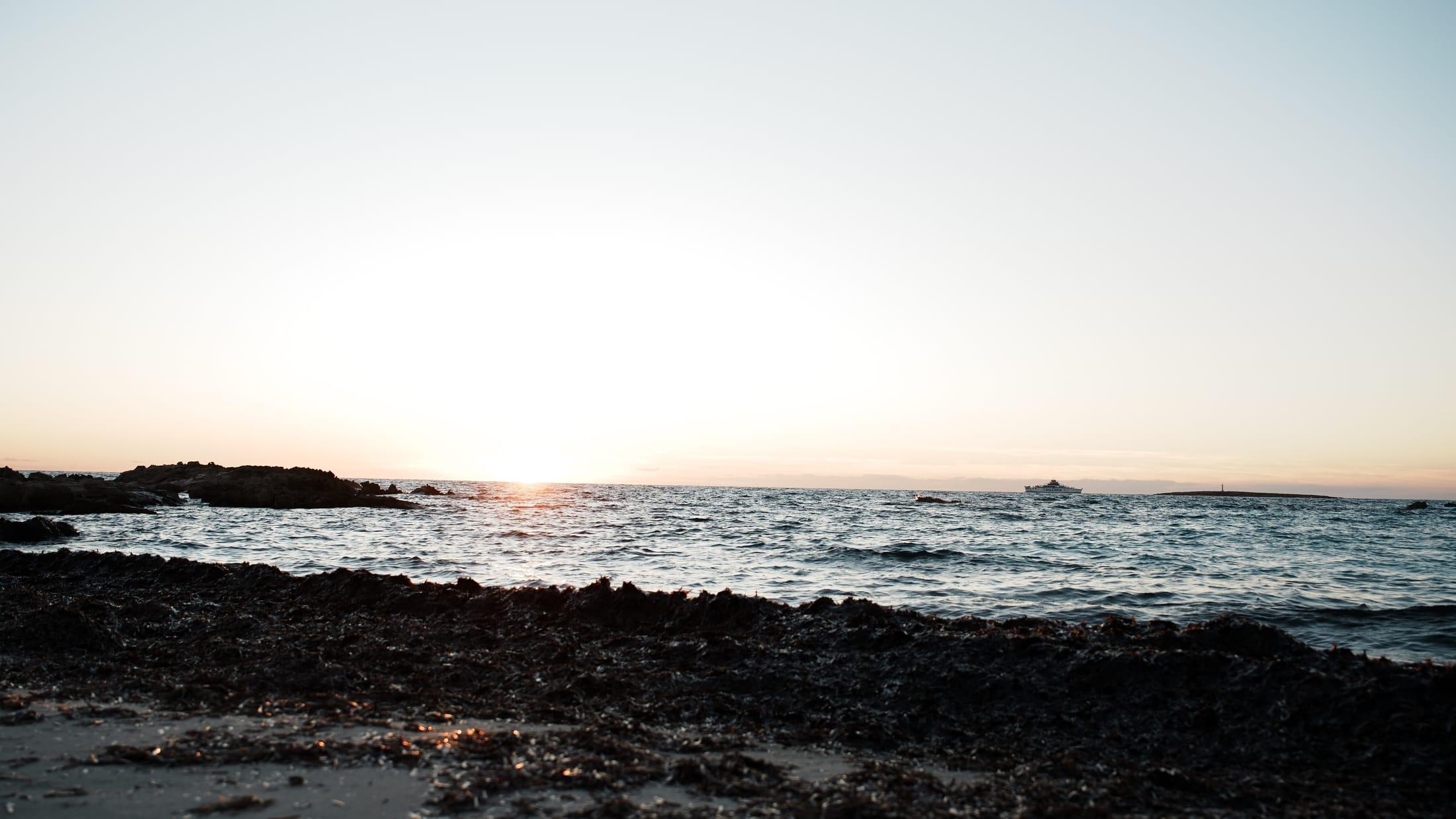 Atardecer sobre el mar